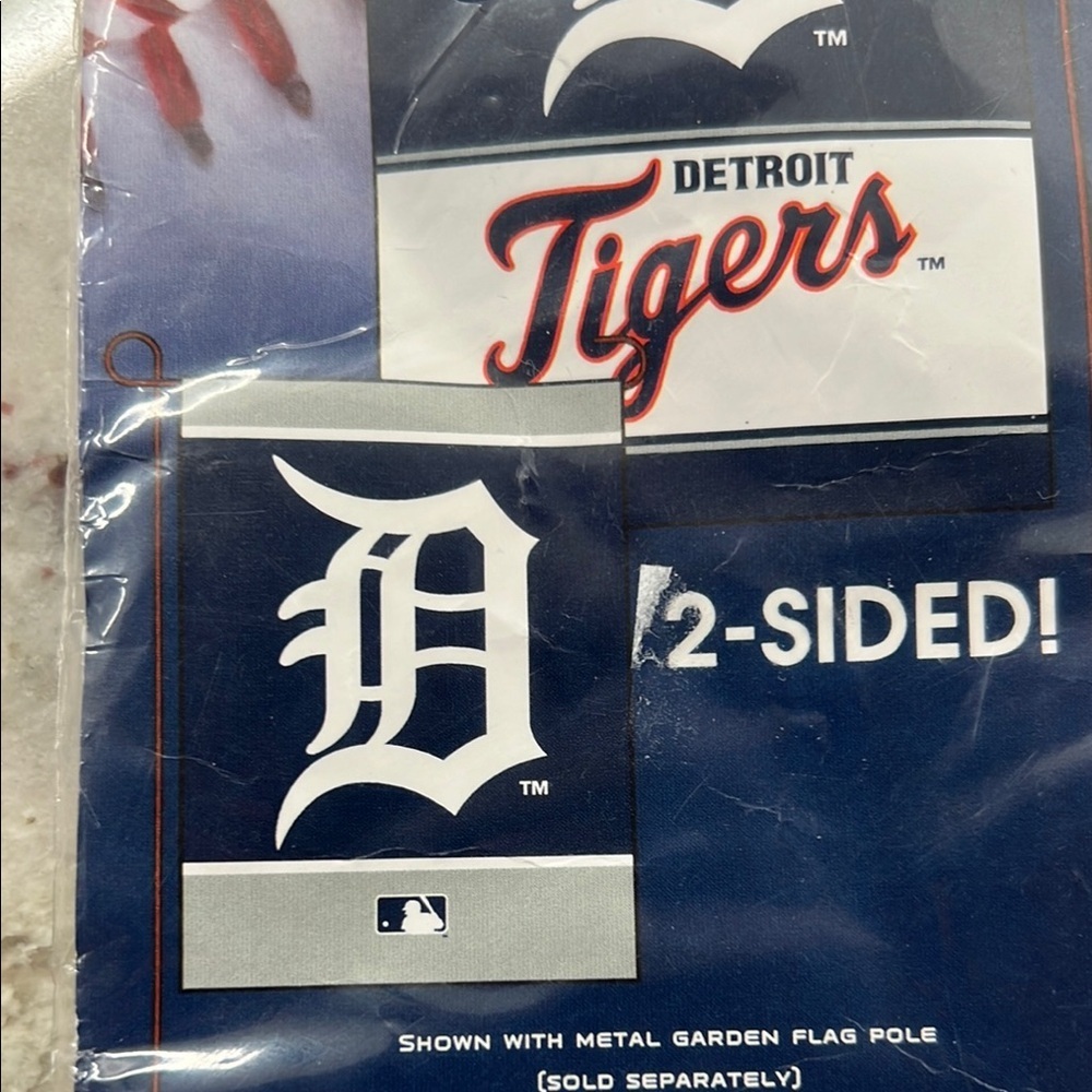 Wincraft Detroit Tigers Navy and White Garden Flag - Picture 3 of 6
